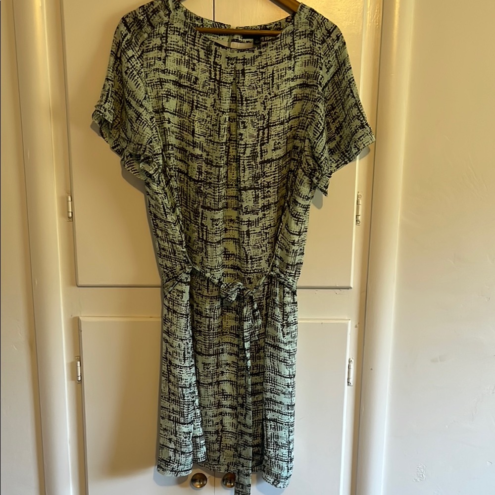 Banana Republic Black and Green Midi Dress